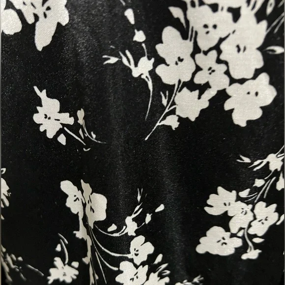 Torrid 3 3x plus size strapless satin black white floral Asian style tube top - Picture 5 of 6